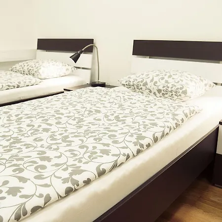 Folks Hostel *